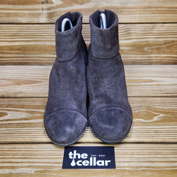 Clarks Womens 7.5 Ankle Booties Brown Suede Heeled Zip Up Boots - Picture 2 of 8